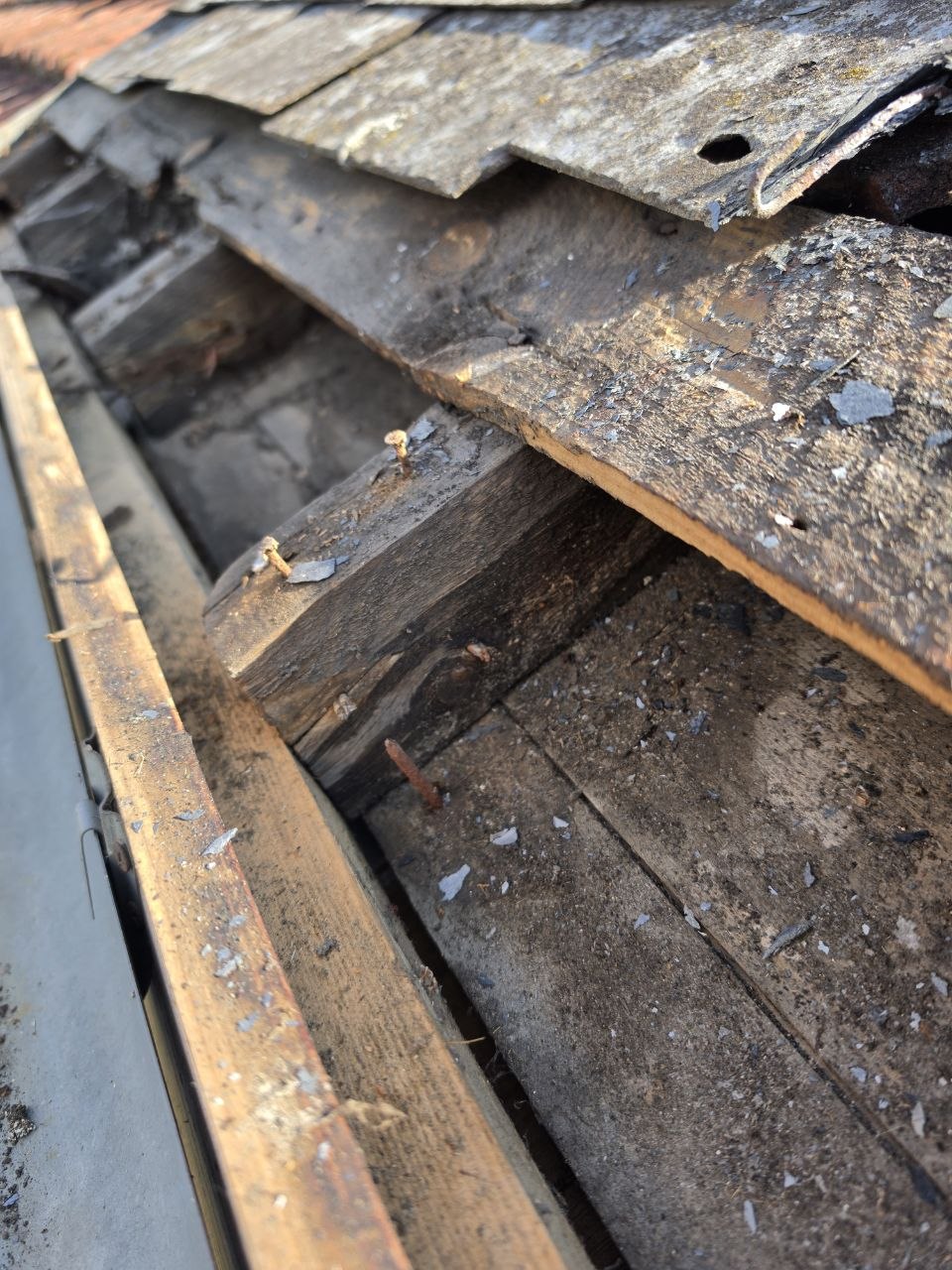 Détail du support bois ancien mis à nu